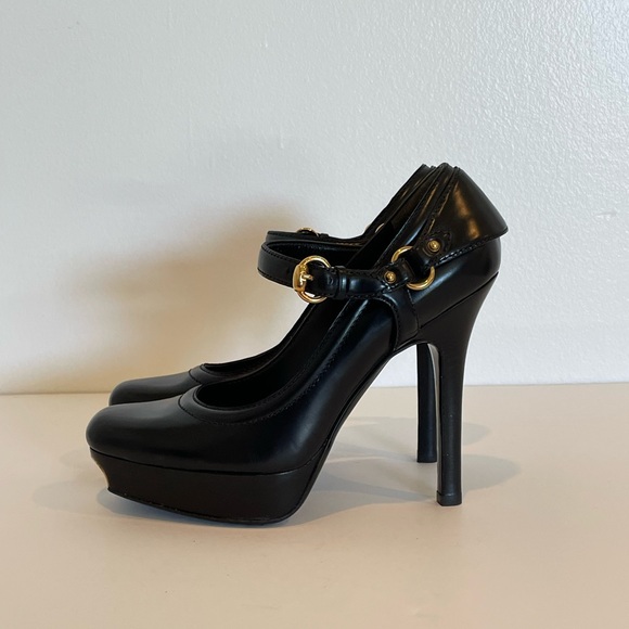 Gucci Black Pumps with Chunky Gold Accents - Size US 7 - Picture 8 of 10